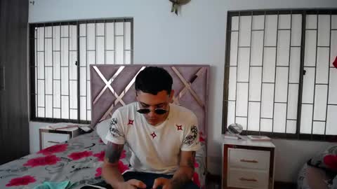 daniel_velez26 online show from May 14, 9:13 pm
