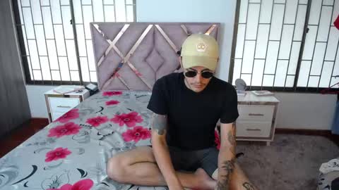 daniel_velez26 online show from May 13, 12:15 pm