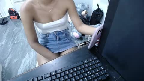 danielaa_foxx online show from July 24, 2:09 am