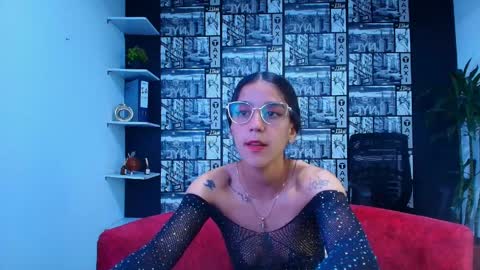 danielamonroe online show from March 31, 2:01 am