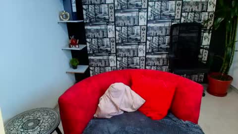 danielamonroe online show from May 9, 12:16 am