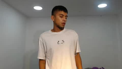 Snapshot of danielitopapii chatting on February 7, 3:24 am danielitopapii online show from February 7, 3:24 am