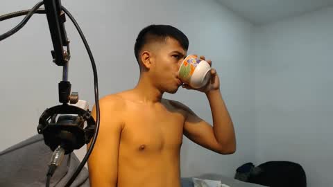 Snapshot of danielitopapii chatting on March 7, 2:56 pm danielitopapii online show from March 7, 2:56 pm