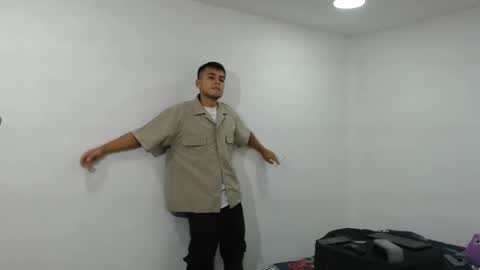 Snapshot of danielitopapii chatting on February 25, 5:19 pm danielitopapii online show from February 25, 5:19 pm