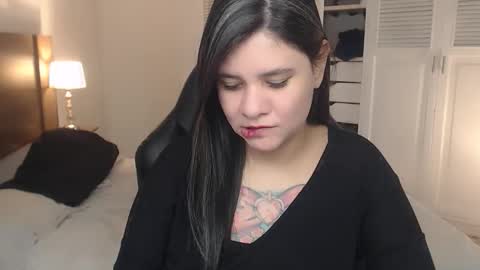 daniellerain online show from March 22, 4:33 pm