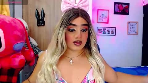 danipein online show from December 15, 5:25 am