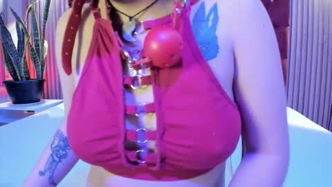 Danna  online show from February 1, 7:55 pm