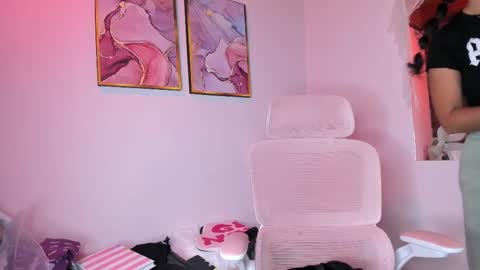 Danna Lovs online show from February 27, 11:06 am