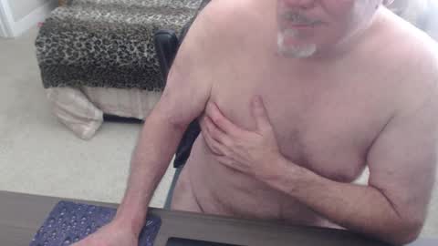 Danny bear online show from December 31, 9:39 pm