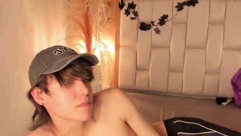 daphne_and_roger online show from December 20, 2:24 pm