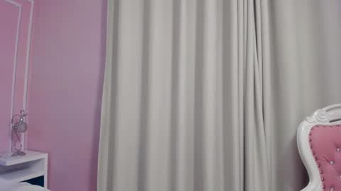 Snapshot of daphne_fox_ chatting on January 31, 5:19 am Daphne  online show from January 31, 5:19 am