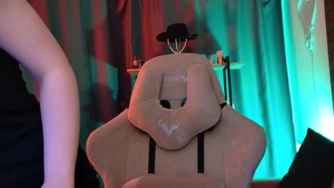 Daria Tate online show from March 12, 11:47 am