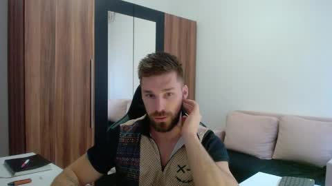 darius_94 online show from April 2, 2:24 pm