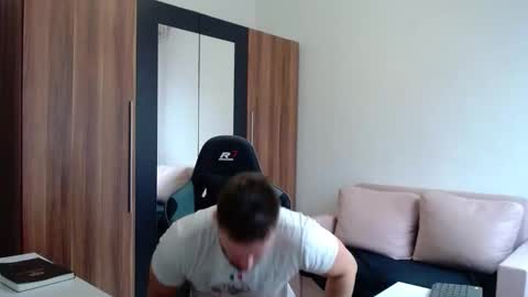 darius_94 online show from March 28, 10:49 am