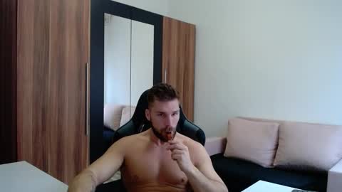 darius_94 online show from March 27, 10:38 am