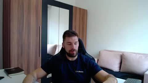 darius_94 online show from April 5, 4:42 am