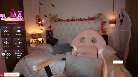 Angel Darcy  online show from October 21, 11:52 pm