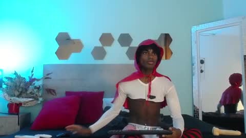 Snapshot of darkcandyboy chatting on September 19, 12:31 pm darkcandyboy online show from September 19, 12:31 pm