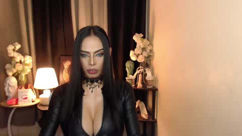 Snapshot of darksoul_mistress chatting on January 26, 8:57 am HAPPY BIRTHDAY MISTRESS MADRIANA online show from January 26, 8:57 am