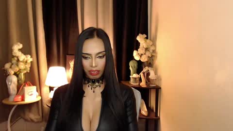 Snapshot of darksoul_mistress chatting on February 17, 1:44 pm HAPPY BIRTHDAY MISTRESS MADRIANA online show from February 17, 1:44 pm