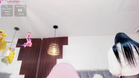 darling  online show from April 9, 11:05 am