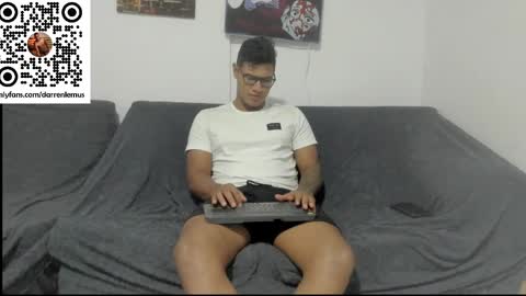 Snapshot of darren_lemus chatting on October 8, 5:13 am Darren lemus online show from October 8, 5:13 am