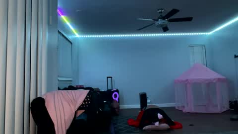 Snapshot of datb0igud chatting on March 3, 12:39 pm LushLavish online show from March 3, 12:39 pm
