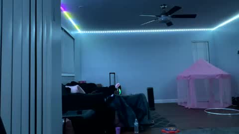 Snapshot of datb0igud chatting on March 3, 6:26 am LushLavish online show from March 3, 6:26 am