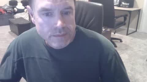Snapshot of daved14u chatting on October 25, 6:57 am daved14u online show from October 25, 6:57 am