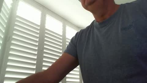 davesu12345 online show from October 16, 8:03 am