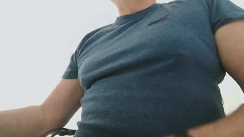 davesu12345 online show from April 20, 11:13 am