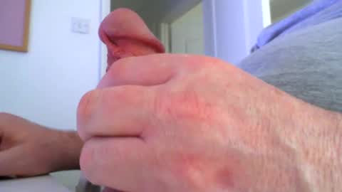 davesu12345 online show from February 24, 8:17 am