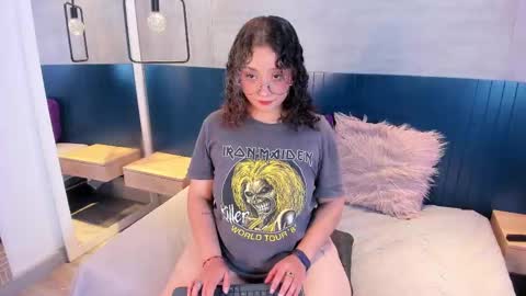 Snapshot of davis_emma chatting on September 13, 7:38 pm Emma online show from September 13, 7:38 pm