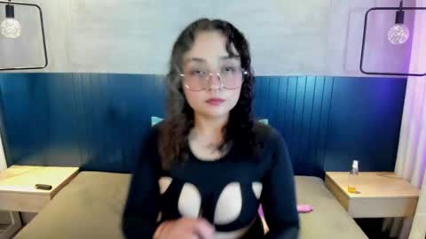 Snapshot of davis_emma chatting on September 20, 3:53 am Emma online show from September 20, 3:53 am
