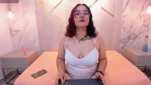 Snapshot of davis_emma chatting on March 9, 4:05 am Emma online show from March 9, 4:05 am