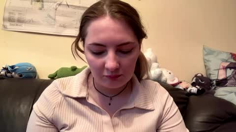 Mia online show from June 5, 3:50 pm