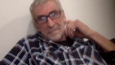 Snapshot of deanofflove221000 chatting on October 6, 5:36 am deanofflove221000 online show from October 6, 5:36 am