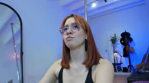Snapshot of dearmilu28 chatting on October 2, 1:15 am dearmilu28 online show from October 2, 1:15 am