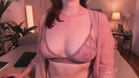 Moa . online show from October 14, 7:50 pm