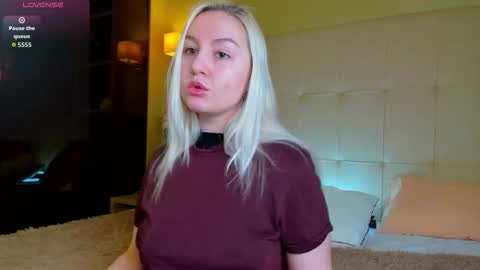 Debbie Mon Tue Fri Sun Sat GMT 3 1000am - 0400pm  online show from March 26, 5:29 pm