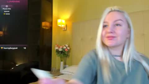 Debbie Mon Tue Fri Sun Sat GMT 3 1000am - 0400pm  online show from March 15, 5:27 pm