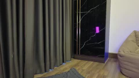 Snapshot of deedeedoll chatting on October 16, 1:38 am deedeedoll online show from October 16, 1:38 am