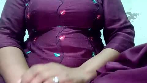 Snapshot of deepika_92 chatting on March 5, 9:49 am deepika_92 online show from March 5, 9:49 am