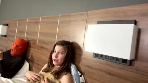 deepthroatqueen33 online show from January 17, 12:14 pm