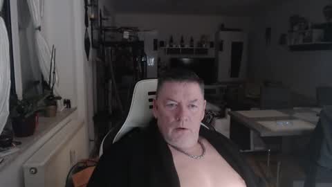 Snapshot of deinprinz2312 chatting on January 15, 2:17 am deinprinz2312 online show from January 15, 2:17 am