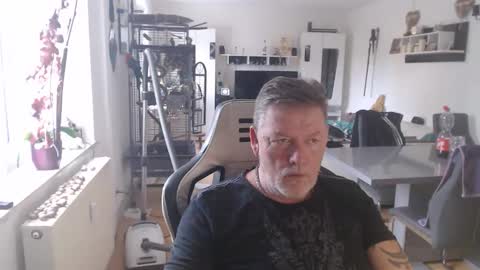 Snapshot of deinprinz2312 chatting on October 22, 7:55 am deinprinz2312 online show from October 22, 7:55 am