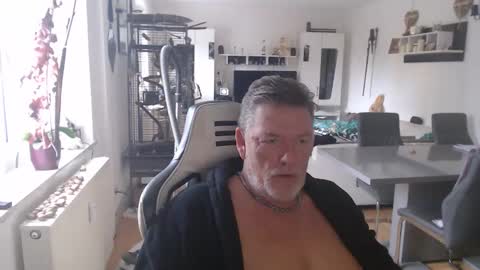 Snapshot of deinprinz2312 chatting on October 23, 9:44 am deinprinz2312 online show from October 23, 9:44 am