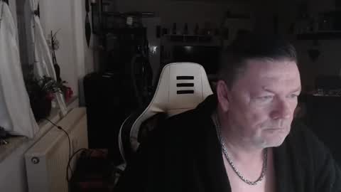 Snapshot of deinprinz2312 chatting on December 2, 6:02 am deinprinz2312 online show from December 2, 6:02 am