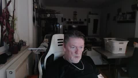 deinprinz2312 online show from February 1, 6:10 am