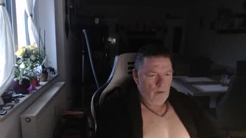 Snapshot of deinprinz2312 chatting on February 17, 6:20 am deinprinz2312 online show from February 17, 6:20 am